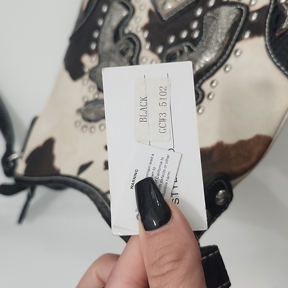 NWT Cow hide crossbody bag with pistols - Picture 8 of 8